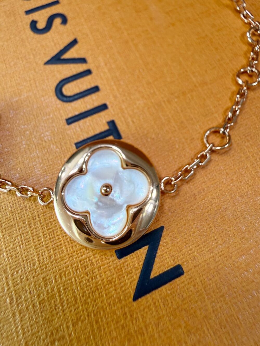 Louis Vuitton Color Blossom Bracelet, Pink Gold Tone, White Mother-of-Pearl - Picture 8 of 10